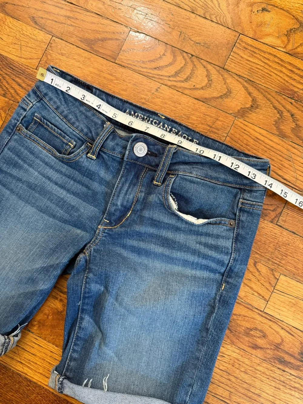 American Eagle Low Rise Bermuda Denim Shorts Cuffed Stretch Medium Wash Size S